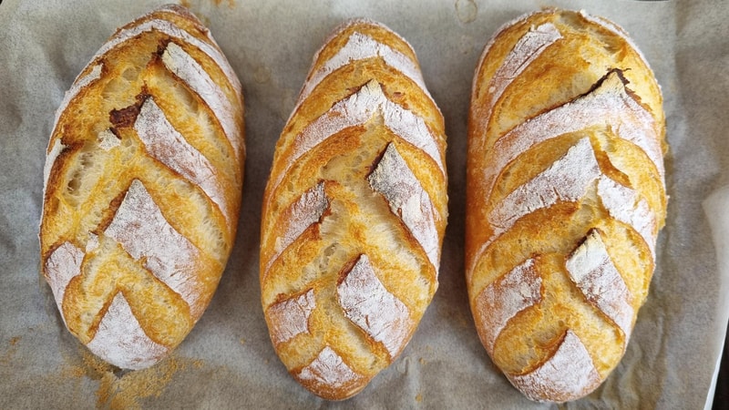 4-Ingredient Bread Rolls - Crispy & Airy
