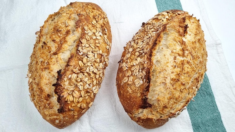 Oat-Crusted Bread with Soft Starter - Amazing Crust