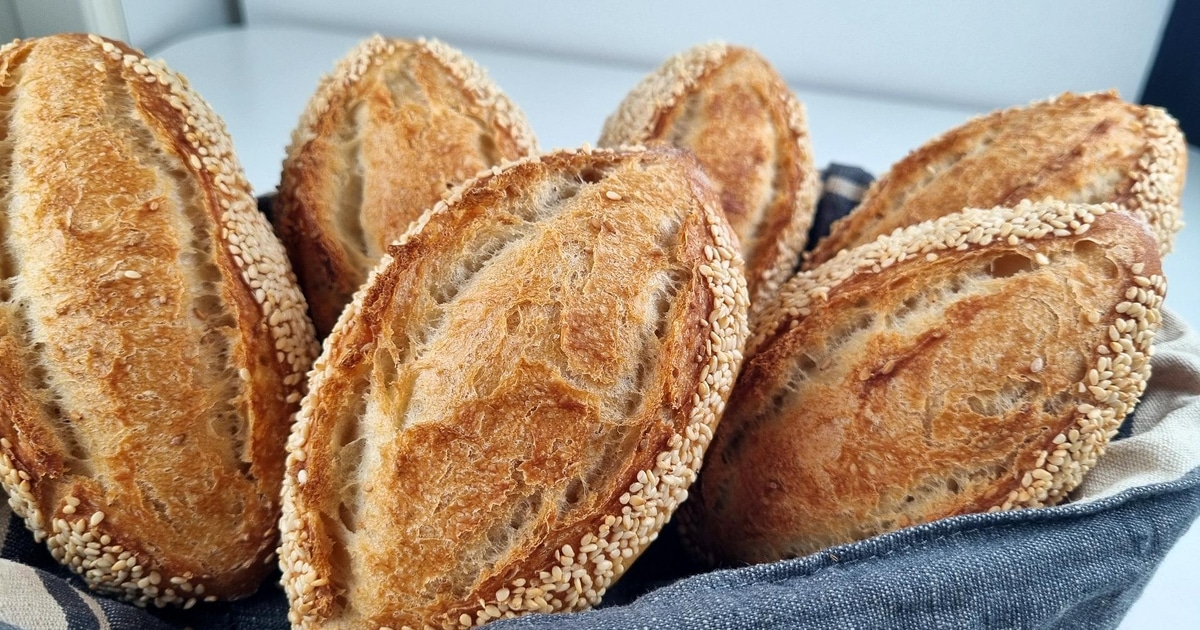 Sesame Seed Bread Rolls - Crispy &amp; Aromatic Recipe | Food Language