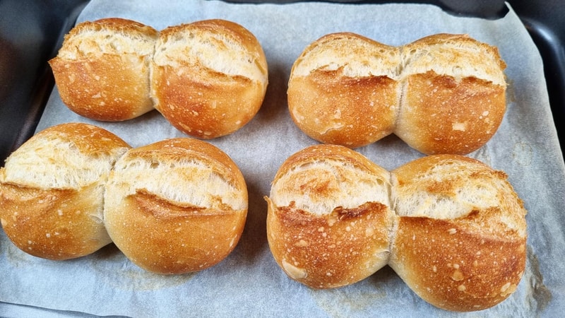 Sharing Bread Rolls by Food Language