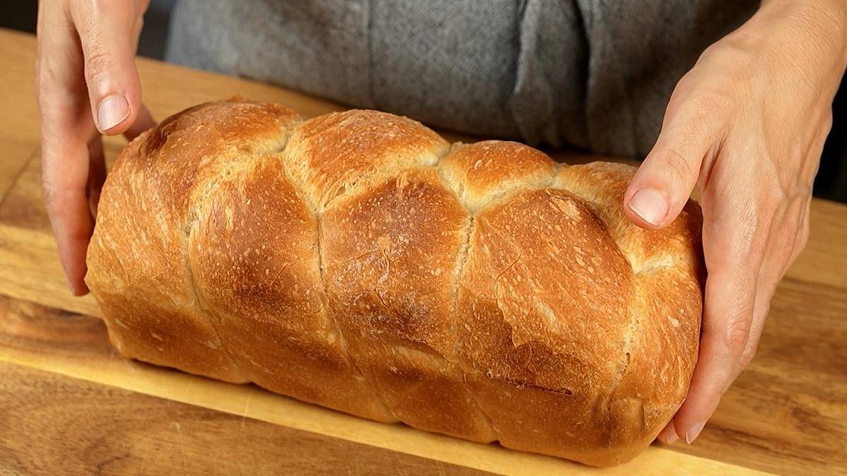 Soft Braided Yogurt Bread with Crispy Crust by Food Language
